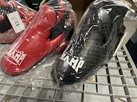 43 - kick schoenen rood / zwart (7st) - afbeelding 1 van  1