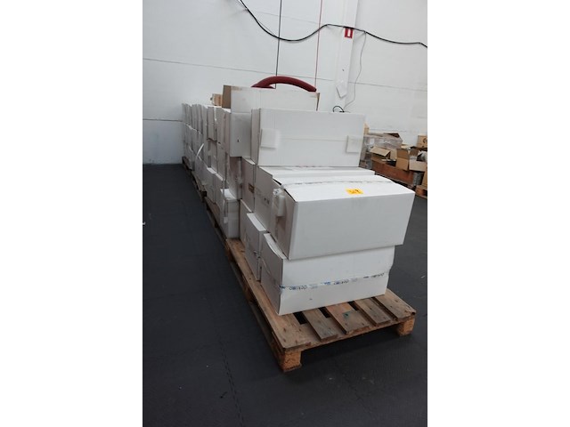 43x metalen voeten laadpalen - afbeelding 1 van  2