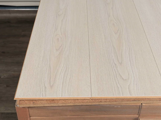 44 m2 laminaat plank - 1200 x 191 x 8 mm - afbeelding 1 van  3