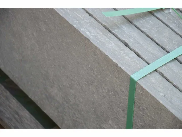 44 stuks donkerblauwe hardsteen boordstenen 100x5x30cm - afbeelding 3 van  6