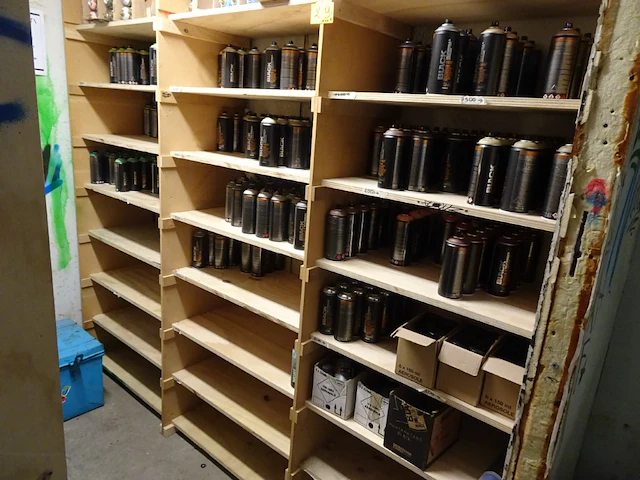440x 400 ml spuitbus black nc.formula graffiti spray paint - afbeelding 1 van  17