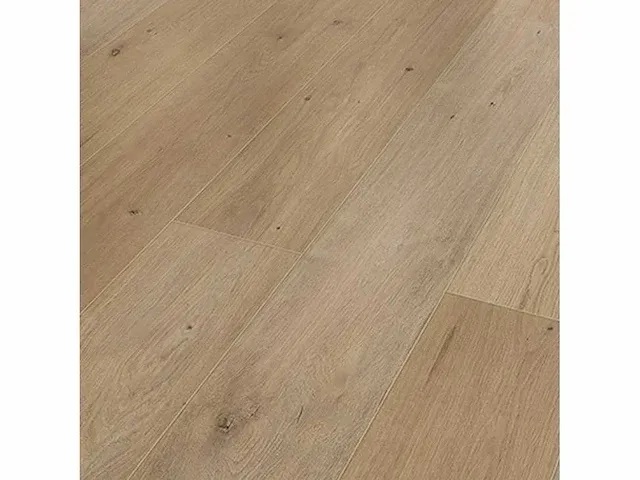 44,9 m2 laminaatvloer 8mm - afbeelding 1 van  1