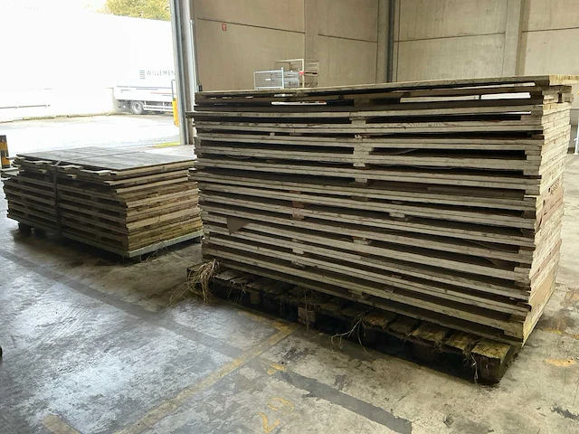 44x diverse houten vloerpanelen - afbeelding 1 van  5