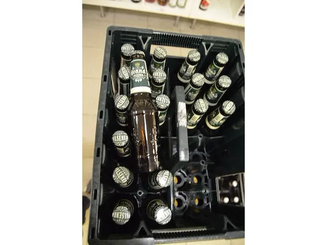 48 fl. tafelstout 25cl, 6 fl. piedboeuf blond 33cl, 18 fl. brand pils 30cl, 27 fl. kompel alcoholvrij 33cl, 20 fl. oude geuze boon 25cl, 28 fl. belle-vue gueuze 25cl, 2 fl.mort-subite geuze 25cl, 36 fl. rodenbach - afbeelding 2 van  11
