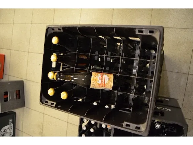 48 fl. tafelstout 25cl, 6 fl. piedboeuf blond 33cl, 18 fl. brand pils 30cl, 27 fl. kompel alcoholvrij 33cl, 20 fl. oude geuze boon 25cl, 28 fl. belle-vue gueuze 25cl, 2 fl.mort-subite geuze 25cl, 36 fl. rodenbach - afbeelding 3 van  11