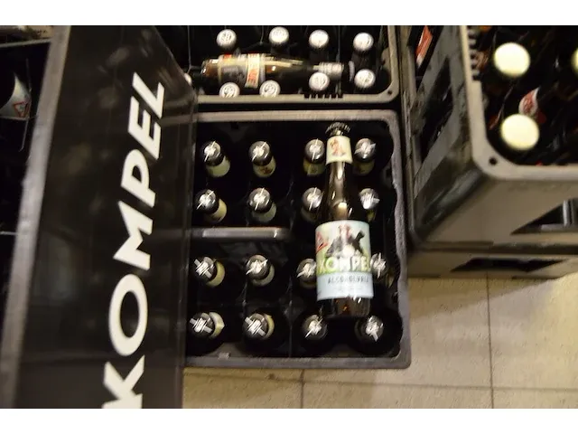 48 fl. tafelstout 25cl, 6 fl. piedboeuf blond 33cl, 18 fl. brand pils 30cl, 27 fl. kompel alcoholvrij 33cl, 20 fl. oude geuze boon 25cl, 28 fl. belle-vue gueuze 25cl, 2 fl.mort-subite geuze 25cl, 36 fl. rodenbach - afbeelding 5 van  11