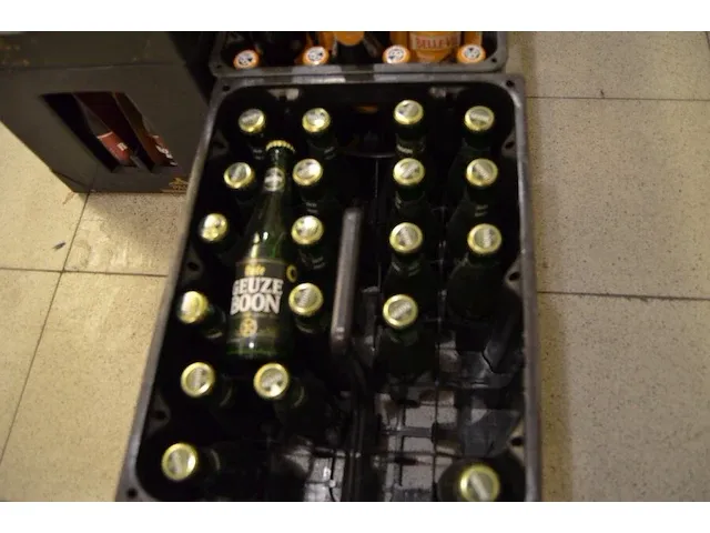 48 fl. tafelstout 25cl, 6 fl. piedboeuf blond 33cl, 18 fl. brand pils 30cl, 27 fl. kompel alcoholvrij 33cl, 20 fl. oude geuze boon 25cl, 28 fl. belle-vue gueuze 25cl, 2 fl.mort-subite geuze 25cl, 36 fl. rodenbach - afbeelding 7 van  11