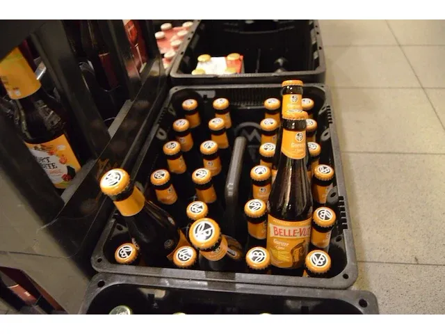 48 fl. tafelstout 25cl, 6 fl. piedboeuf blond 33cl, 18 fl. brand pils 30cl, 27 fl. kompel alcoholvrij 33cl, 20 fl. oude geuze boon 25cl, 28 fl. belle-vue gueuze 25cl, 2 fl.mort-subite geuze 25cl, 36 fl. rodenbach - afbeelding 8 van  11