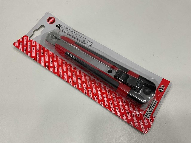 48 x afbreekmes 18 mm met ijzeren geleider; inclusief 3 mesjes - afbeelding 1 van  3