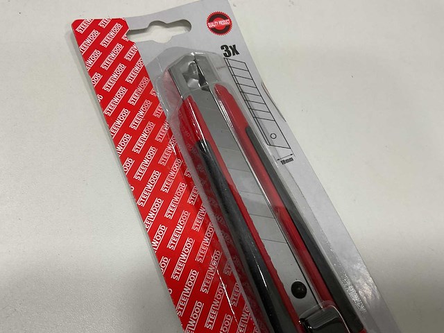 48 x afbreekmes 18 mm met ijzeren geleider; inclusief 3 mesjes - afbeelding 3 van  3