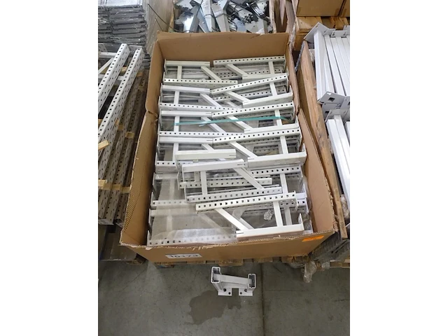 48x metalen bescherming palletstelling - afbeelding 4 van  5