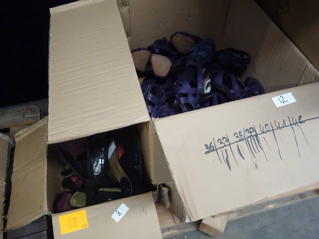 49x diverse schoenen - afbeelding 5 van  7