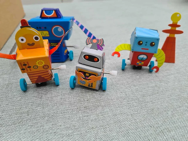 4m - bouw & constructie maak je eigen opwindfiguurtje robot - afbeelding 3 van  4