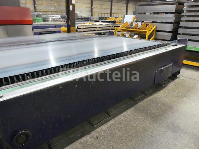 4m co² lasersnijmachine met koeler en dampzuig bystronic bylaser 4400 - afbeelding 22 van  27