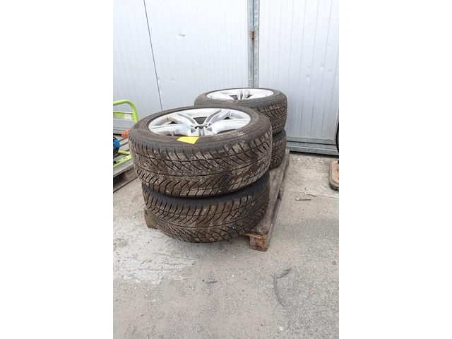4x band op velg bmw - afbeelding 2 van  4