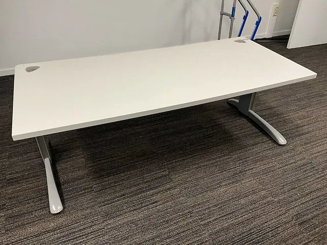 4x bureau steelcase - afbeelding 1 van  5
