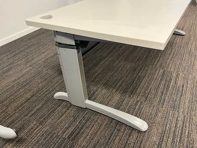 4x bureau steelcase - afbeelding 2 van  5