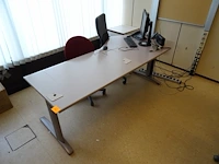 4x bureautafel + diverse stoelen - afbeelding 1 van  5