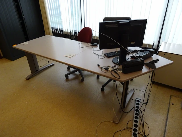 4x bureautafel + diverse stoelen - afbeelding 4 van  5