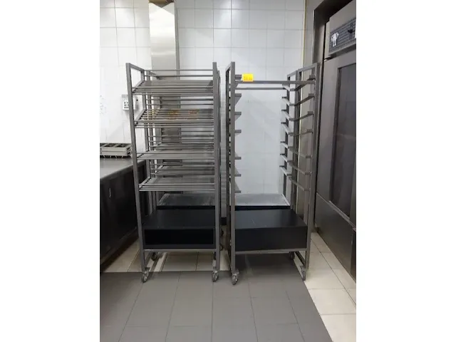 4x diverse metalen broodrekken - afbeelding 1 van  3