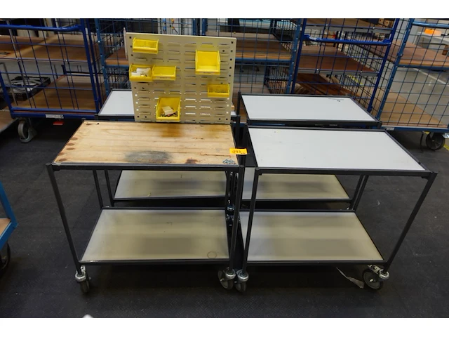 4x diverse verrijdbare karren - afbeelding 2 van  2