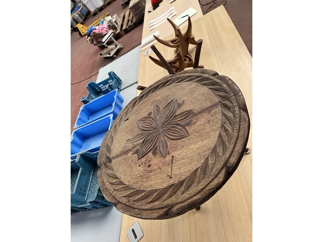 4x houten onderstel en 1 tafelblad - afbeelding 1 van  6