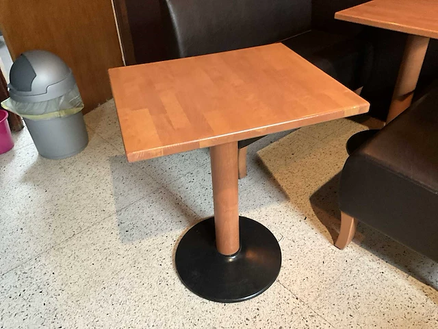 4x houten tafel+bankstel en stoelen - afbeelding 4 van  11