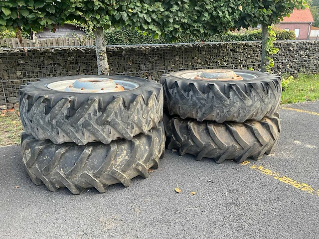 4x kléber super 50 tractorbanden - afbeelding 1 van  9