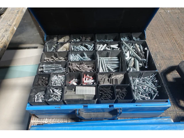 4x koffer met inhoud - afbeelding 3 van  5