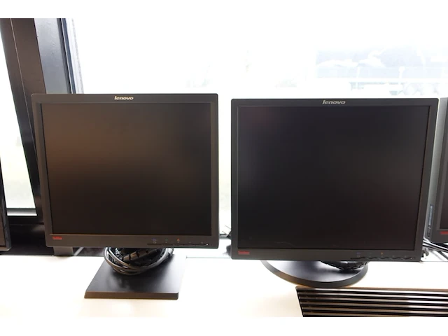 4x monitor lenovo - afbeelding 2 van  3