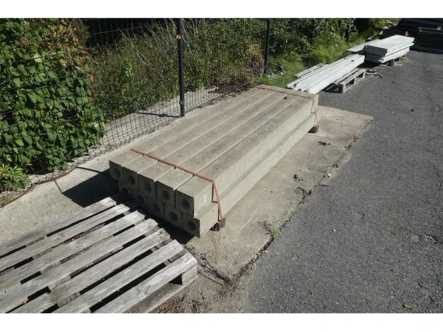 4x pallet betonstenen/lateien - afbeelding 4 van  5