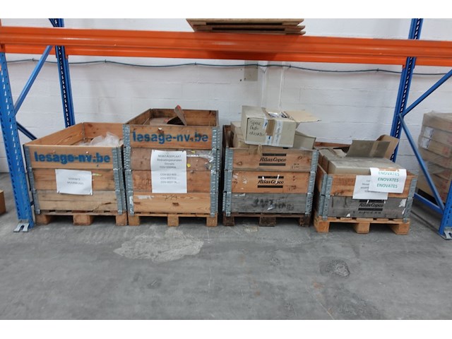 4x pallet diverse montageonderdelen laadpaalproductie - afbeelding 1 van  10