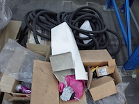 4x pallet diverse montageonderdelen laadpaalproductie - afbeelding 6 van  17
