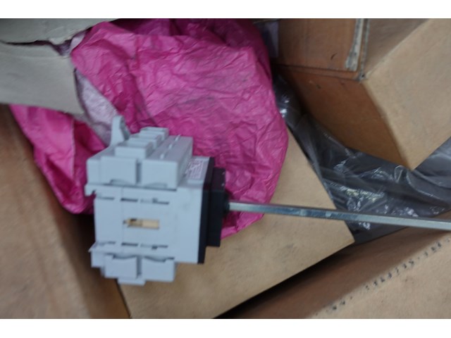 4x pallet diverse montageonderdelen laadpaalproductie - afbeelding 7 van  17