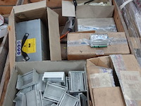 4x pallet diverse montageonderdelen laadpaalproductie - afbeelding 14 van  17