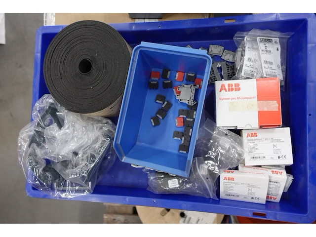 4x pallet diverse onderdelen montage laadpalen - afbeelding 2 van  25