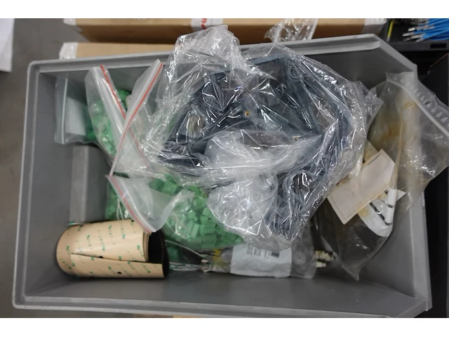 4x pallet diverse onderdelen montage laadpalen - afbeelding 5 van  25