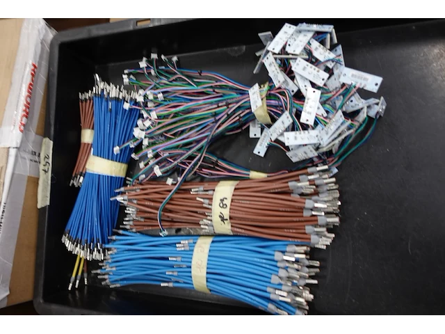 4x pallet diverse onderdelen montage laadpalen - afbeelding 6 van  25