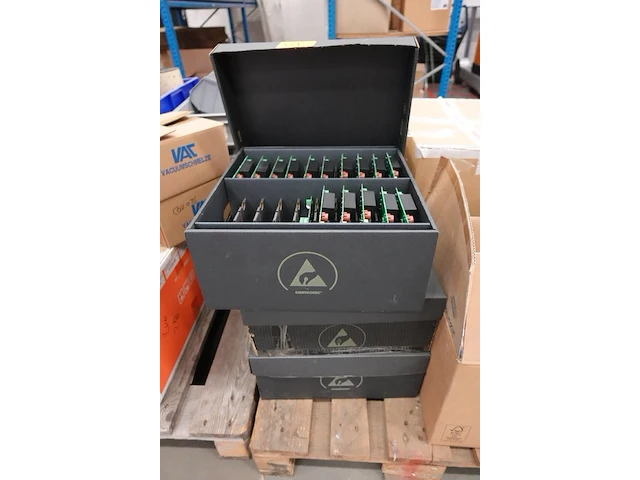 4x pallet diverse onderdelen montage laadpalen - afbeelding 11 van  25