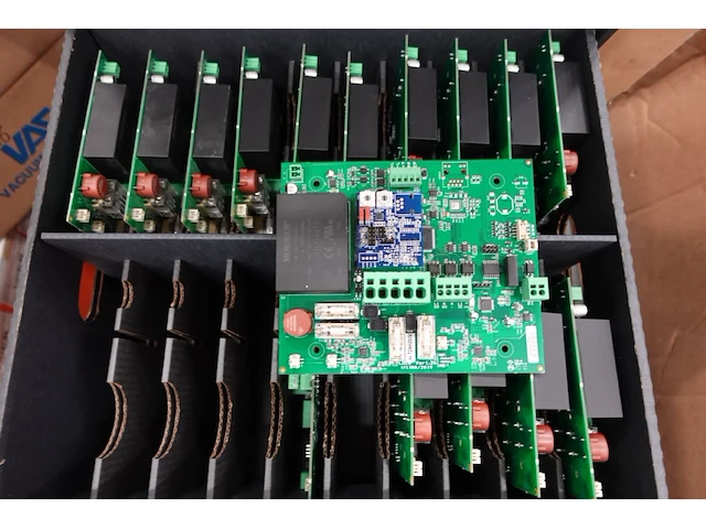 4x pallet diverse onderdelen montage laadpalen - afbeelding 13 van  25