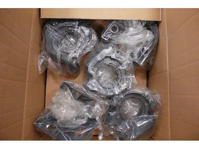 4x pallet diverse onderdelen montage laadpalen - afbeelding 14 van  25