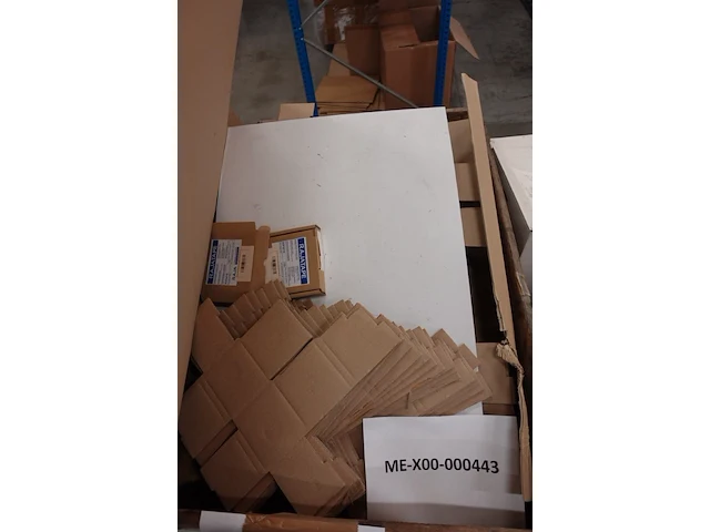 4x pallet diverse onderdelen montage laadpalen - afbeelding 12 van  25
