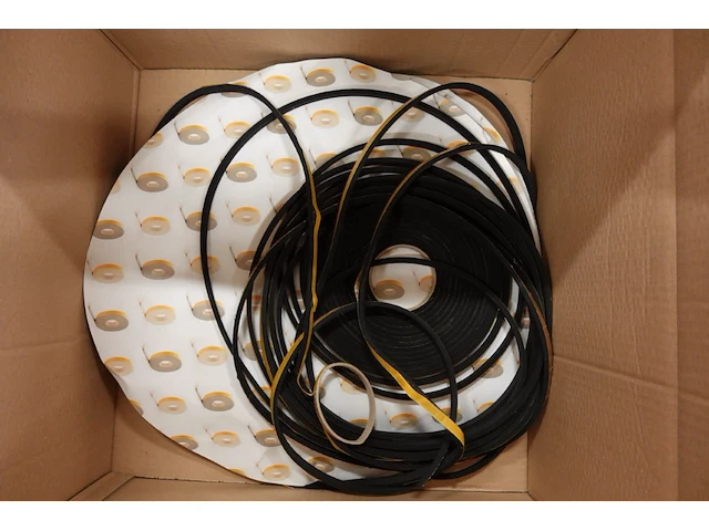 4x pallet diverse onderdelen montage laadpalen - afbeelding 22 van  25