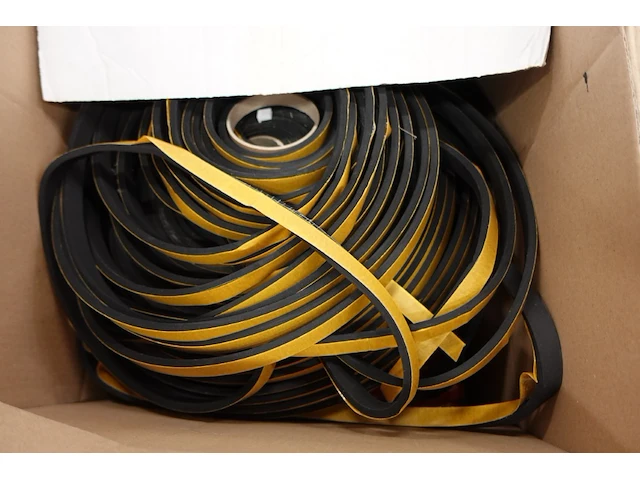 4x pallet diverse onderdelen montage laadpalen - afbeelding 25 van  25