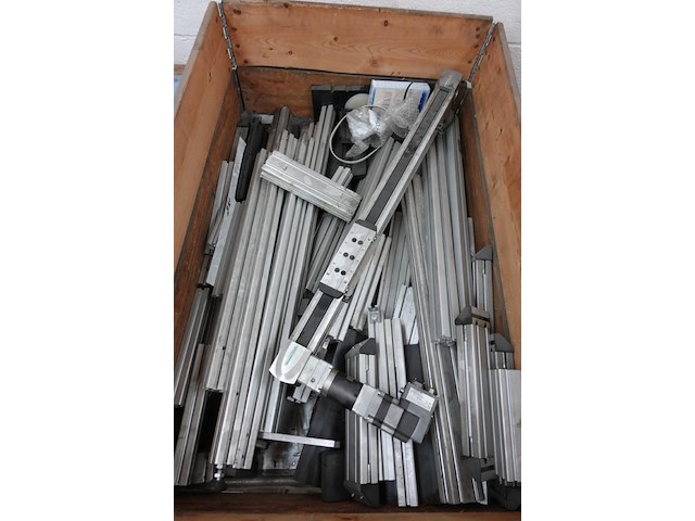 4x pallet metalen montageonderdelen - afbeelding 2 van  8