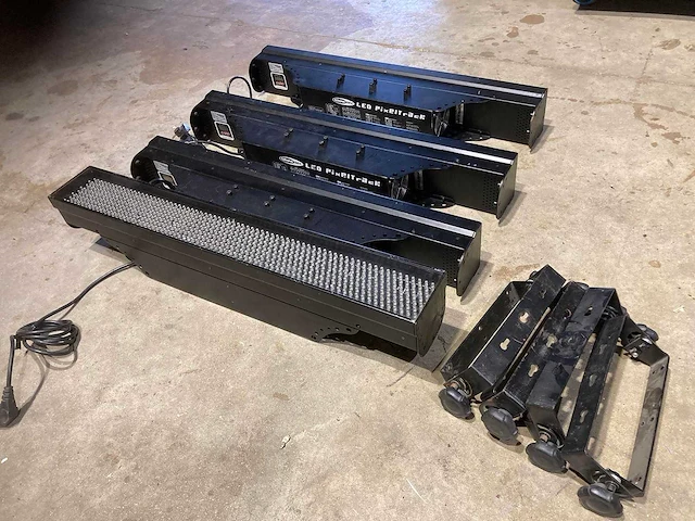 4x showtech led pixeltrack - afbeelding 1 van  3