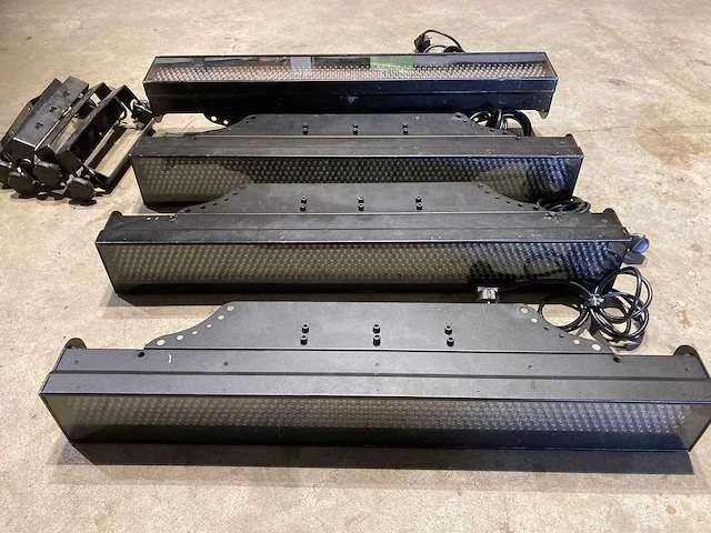 4x showtech led pixeltrack - afbeelding 2 van  3