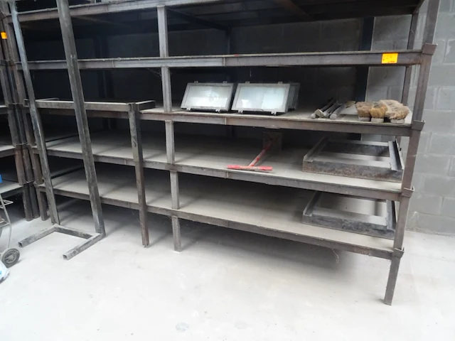 4x stapelbare metalen tafel - afbeelding 1 van  2