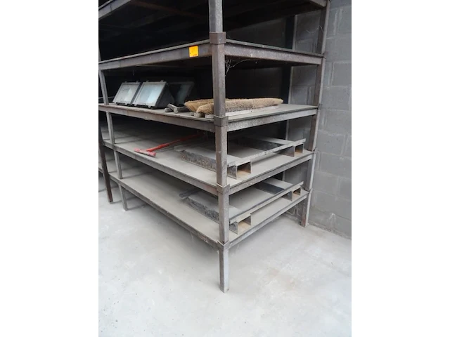 4x stapelbare metalen tafel - afbeelding 2 van  2