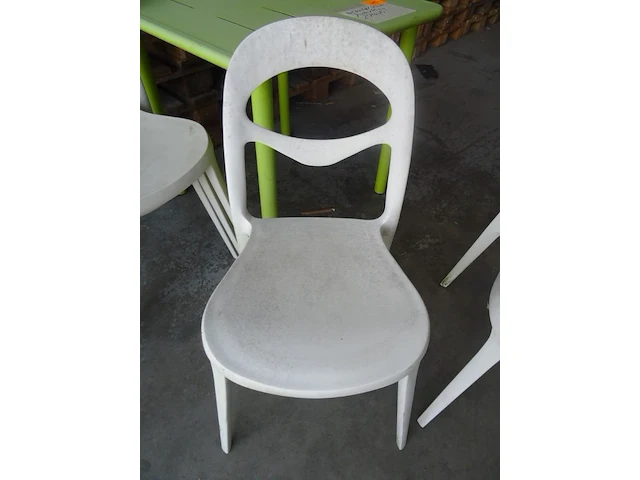 4x stapelbare outdoor kunststof stoel - afbeelding 5 van  5